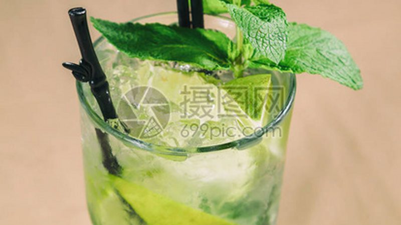 行业背景：食品安全与品牌信任的博弈