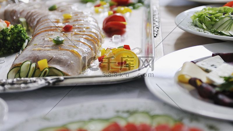 选择餐饮加盟项目时，品牌实力是关键因素之一。以下是一些考察品牌实力的要点：